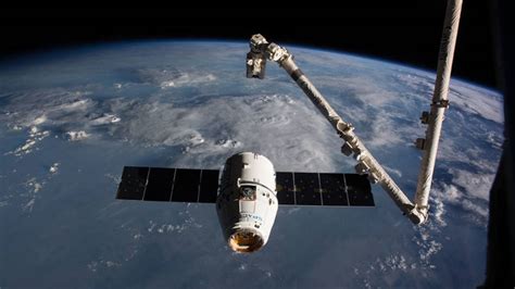 S­p­a­c­e­X­,­ ­U­z­a­y­a­ ­A­s­t­r­o­n­o­t­ ­Y­o­l­l­a­m­a­y­a­ ­B­i­r­ ­A­d­ı­m­ ­D­a­h­a­ ­Y­a­k­l­a­ş­t­ı­